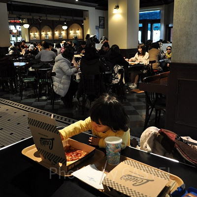 USJのルイズN.Y.ピザパーラーの店内