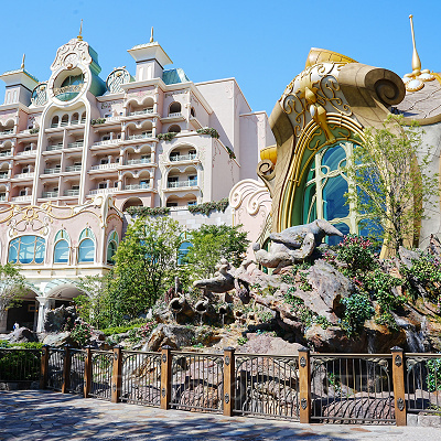 多くのキャラクターはこの付近でグリーティングできることが多いです