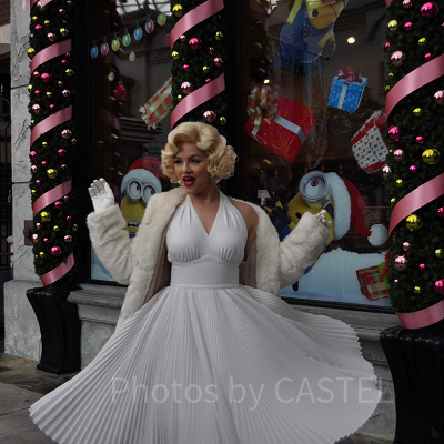 グリーティングに登場するマリリン・モンローもエンターテイナーの一人