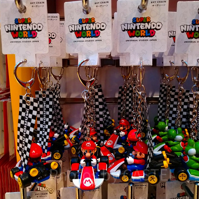 マリオカートのフラッグ付きキーホルダー／マリオ