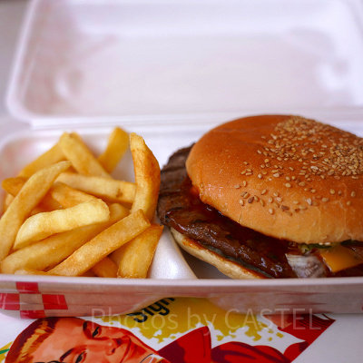 メルズ・ドライブ・イン：大きなハンバーガー