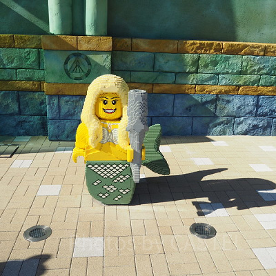 「コーラルリーフ・ピッツァ・アンド・パスタ」前の人魚