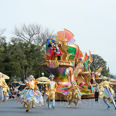 ミッキー&フレンズのフロート