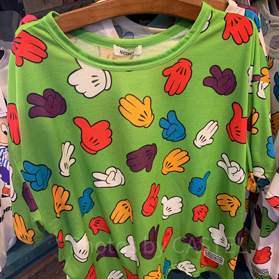 ミッキーグローブ総柄Tシャツ（グリーン）
