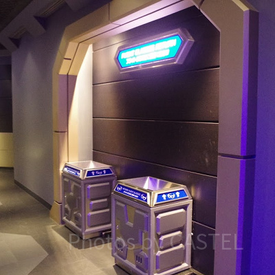 3Dグラスの回収箱にミッキーが！