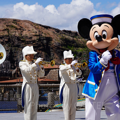 過去にはマイタイムバンドとミッキー&ミニーが共演したことも