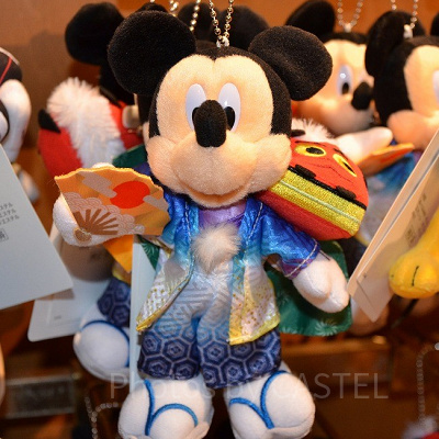 ミッキー正月ぬいぐるみバッジ