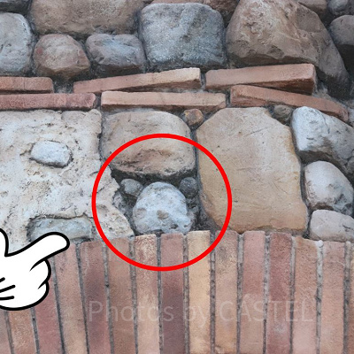 ミッキーの形をした石