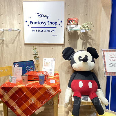店舗入口ではミッキーがお出迎え！
