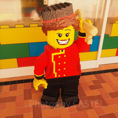 ホテル前のミニフィグ・その１