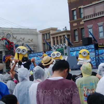 ミニオンクールファッションショー／ダウンジャケット姿のミニオン