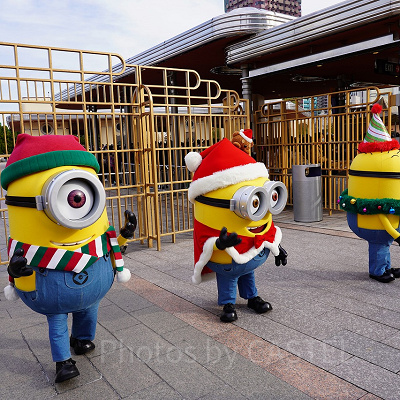 クリスマス衣装のミニオングリーティング