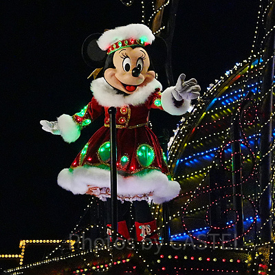 サンタコスチューム姿のミニー