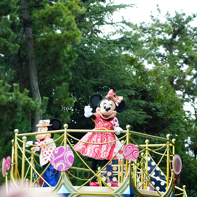 「ミニー、ウィー・ラブ・ユー！」