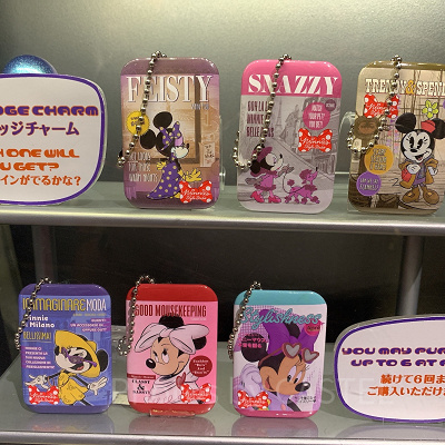 ディズニーガチャガチャ：ミニーのスタイルスタジオ缶バッジチャーム