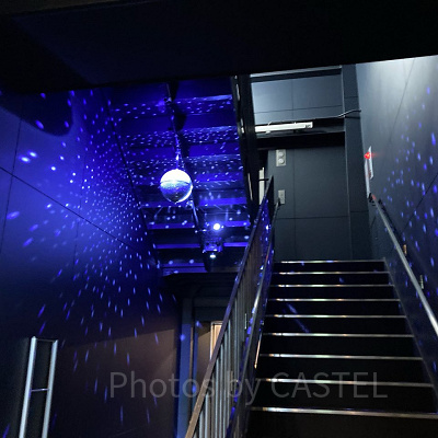 展望台の内階段にあるミラーボール