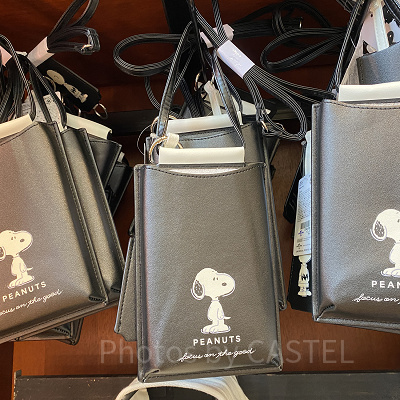 スマートフォンポーチ（USJスヌーピー春夏グッズ）