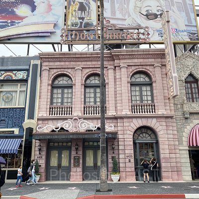 「モンマルトル・カフェ」：ハリウッド大通り6431-3番地