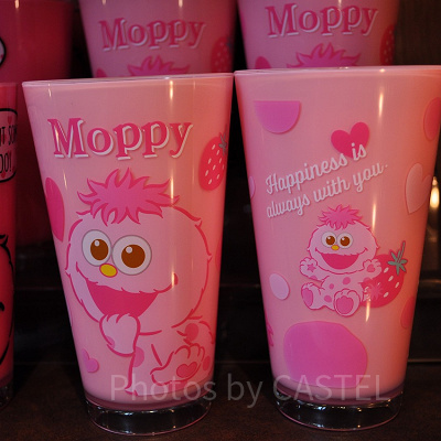 モッピーのプラスチックタンブラー（ハート＆イチゴ柄）