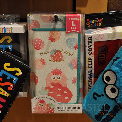 モッピーのイチゴ柄スマートフォンケース