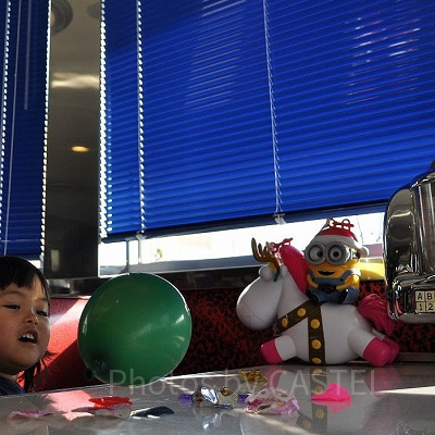 バナナ味のフレーバーポップコーンを家族で食べました（撮影場所：メルズ・ドライブイン）