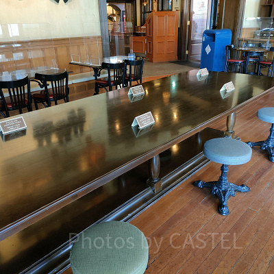 ニューヨーク・デリ：広々とした屋内席