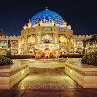 キャラバンカルーセルの夜景