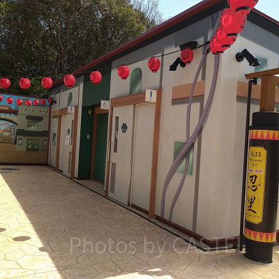 ニジゲンノモリ「NARUTO＆BORUTO 忍里」のトイレ外観