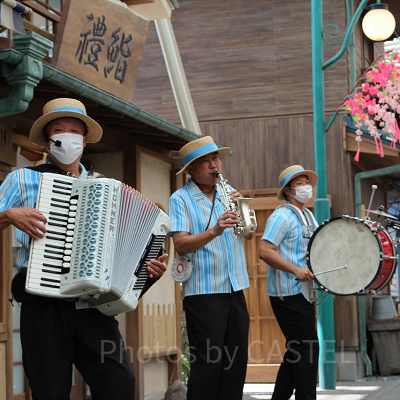 郷愁！商店街チンドンバンド！の演奏