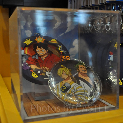 ワンピースの缶バッジケースキーホルダー（装着見本）