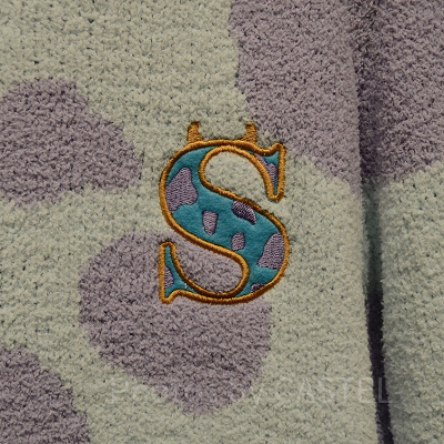 ワンポイントのイニシャルS