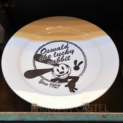 シンプルなデザインが素敵なオズワルドのプレート