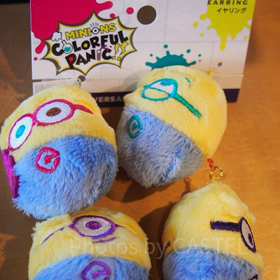 ポンポンイヤリング