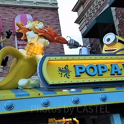 バナナ味のポップコーンが買えるミニオンパークの「ポパ・ナーナ」看板