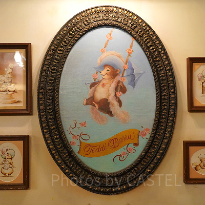 ロビーに飾られた肖像画