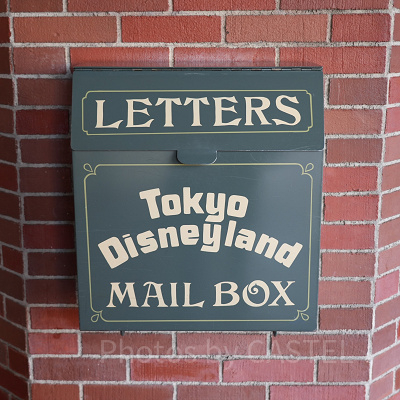 ワールド・バザール入り口のポスト