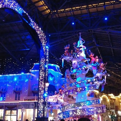 トゥモローランド方面から見たプロジェクションマッピング