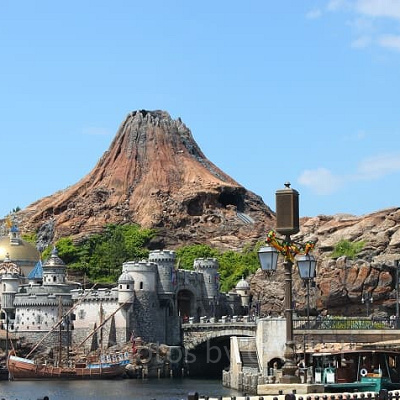 プロメテウス火山は約1時間に1回に噴火します