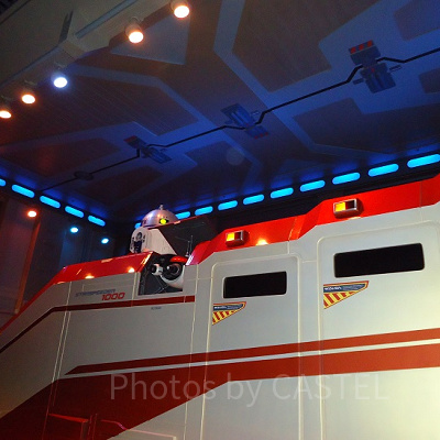 ツアー宇宙船と同情するR2-D2