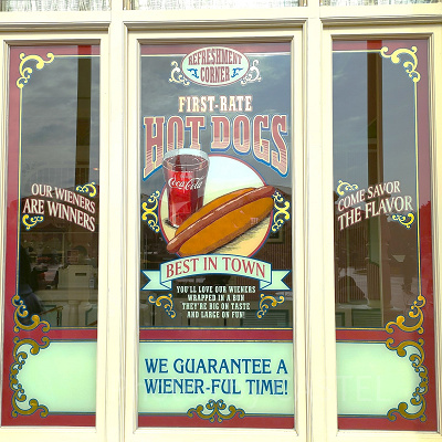 リフレッシュメントコーナー：ホットドッグ専門店！