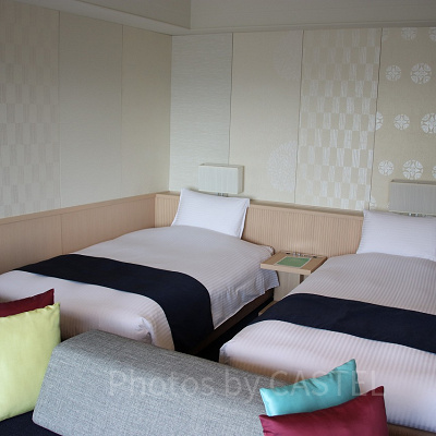 「ルーム・水鏡～ジ・アッパー・ビュー～」壁の柄