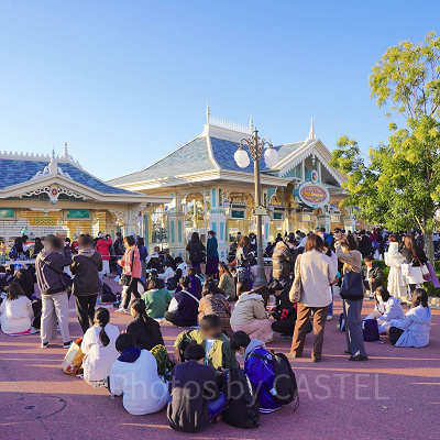 エントランスの列