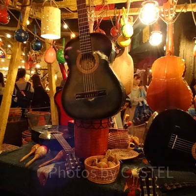 サルードス・アミーゴス！　の待ち列にあるプロップス。