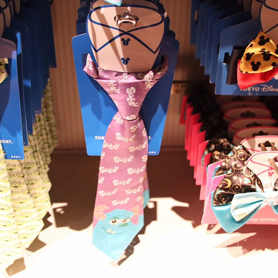 サリ―　ネクタイ