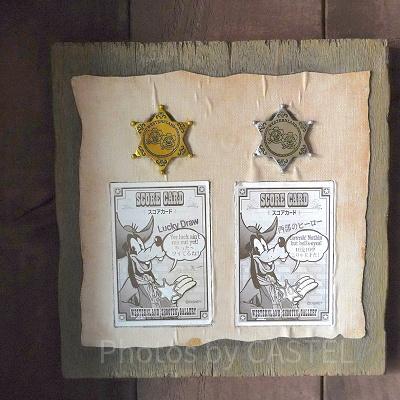 スコアカードと保安官バッチ