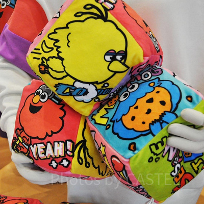 セサミストリートグッズ「POP EMOTION!」キューブ型クッション