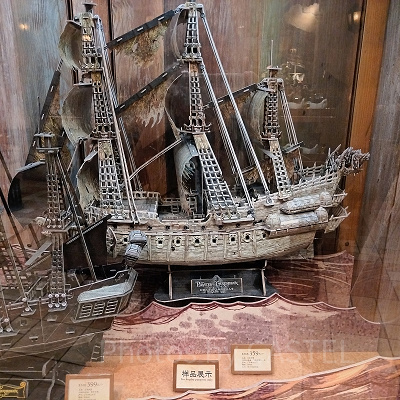 上海ディズニーカリブの海賊グッズ：フライングダッチマン号3Dフィギュア