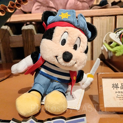 上海ディズニーカリブの海賊グッズ：【ミニパル】海賊ミッキーぬいぐるみ