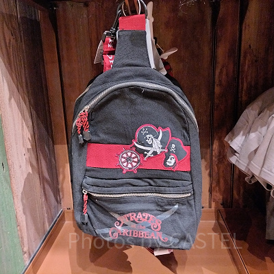 上海ディズニーカリブの海賊グッズ：パイレーツオブカリビアンのショルダーポーチ