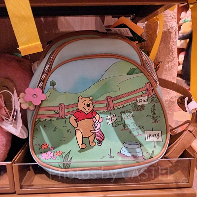 上海ディズニーくまのプーさんグッズ：プーさんのミニリュック（100エーカーの森）